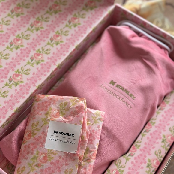Stanley Pink Floral Gift Box - Picture 2 of 3